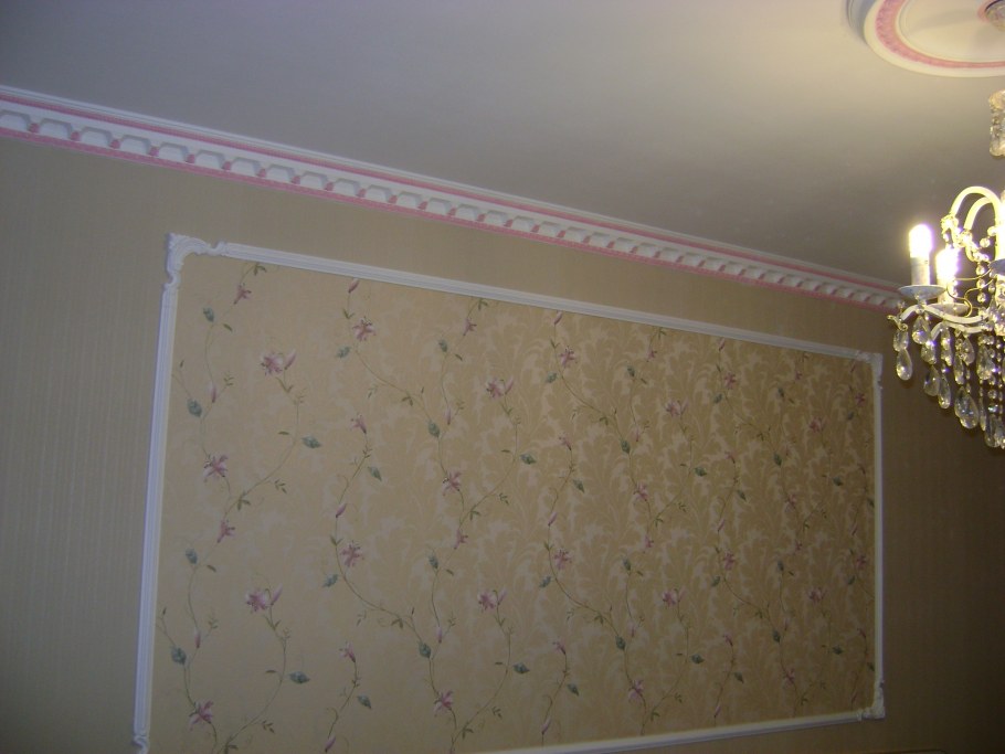 Поклейка обоев в рамках