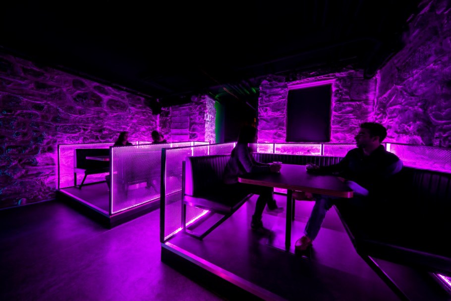 Бар в стиле киберпанк