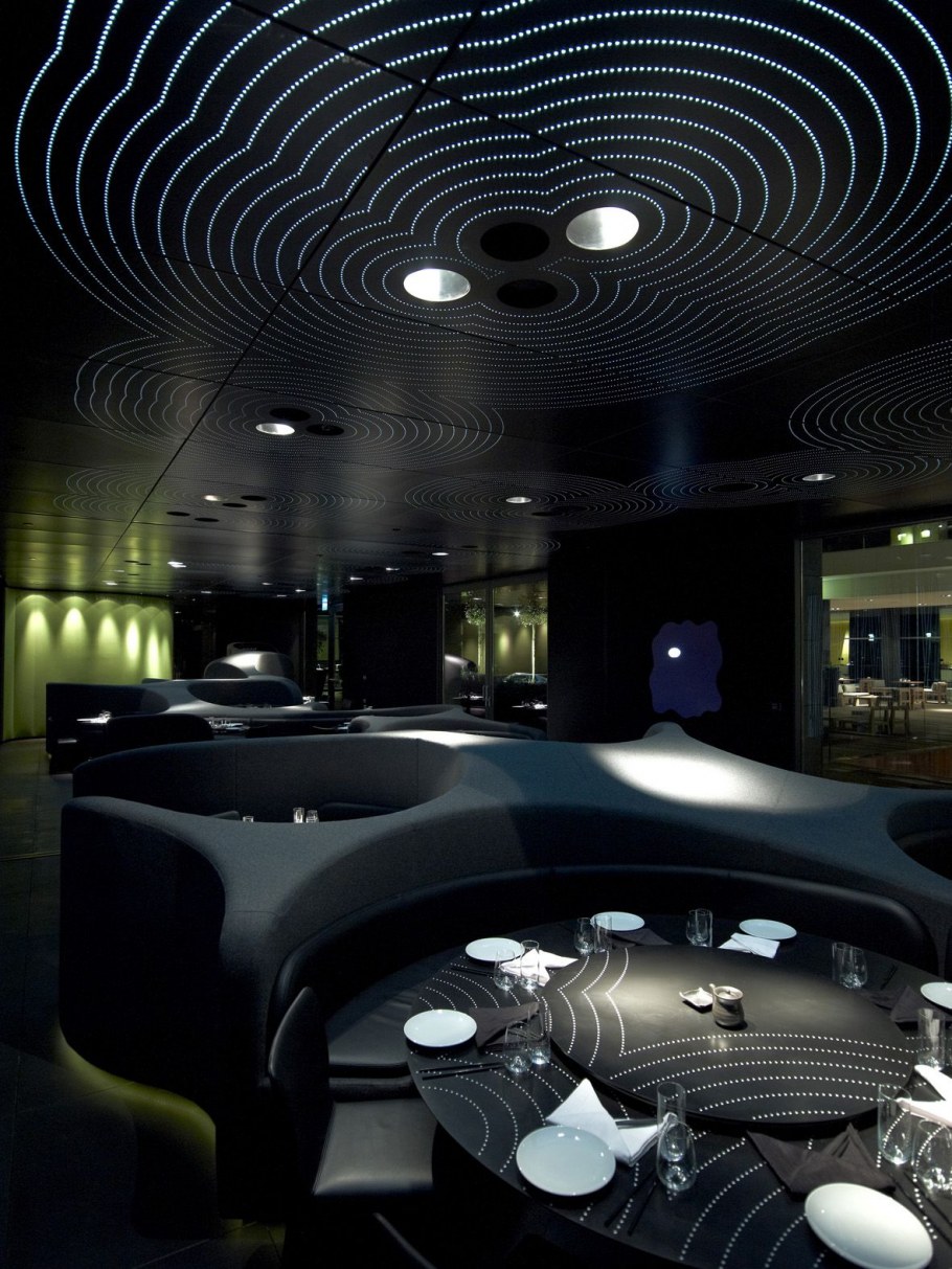 Футуристический ресторан
