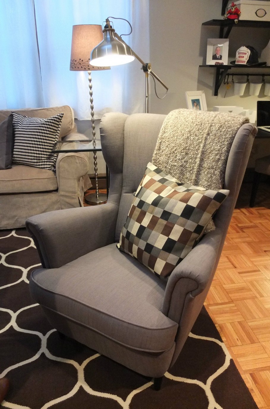 Кресло икеа СТРАНДМОН бежевый в интерьере