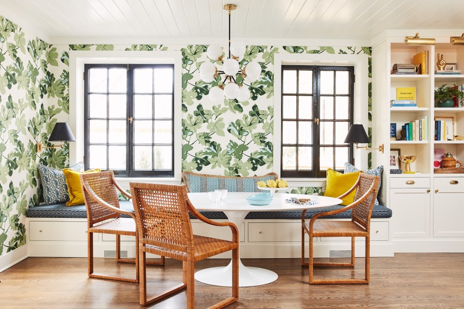 Обои с птицами в интерьере кухни