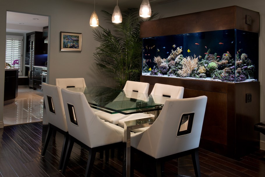 Аквариум встроенный в мебель