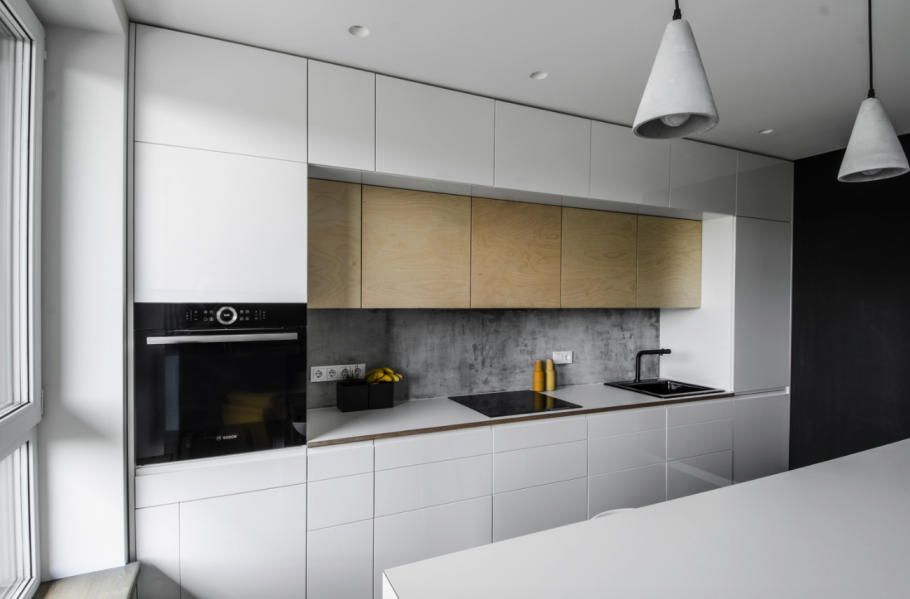 Кухни с антресолями до потолка