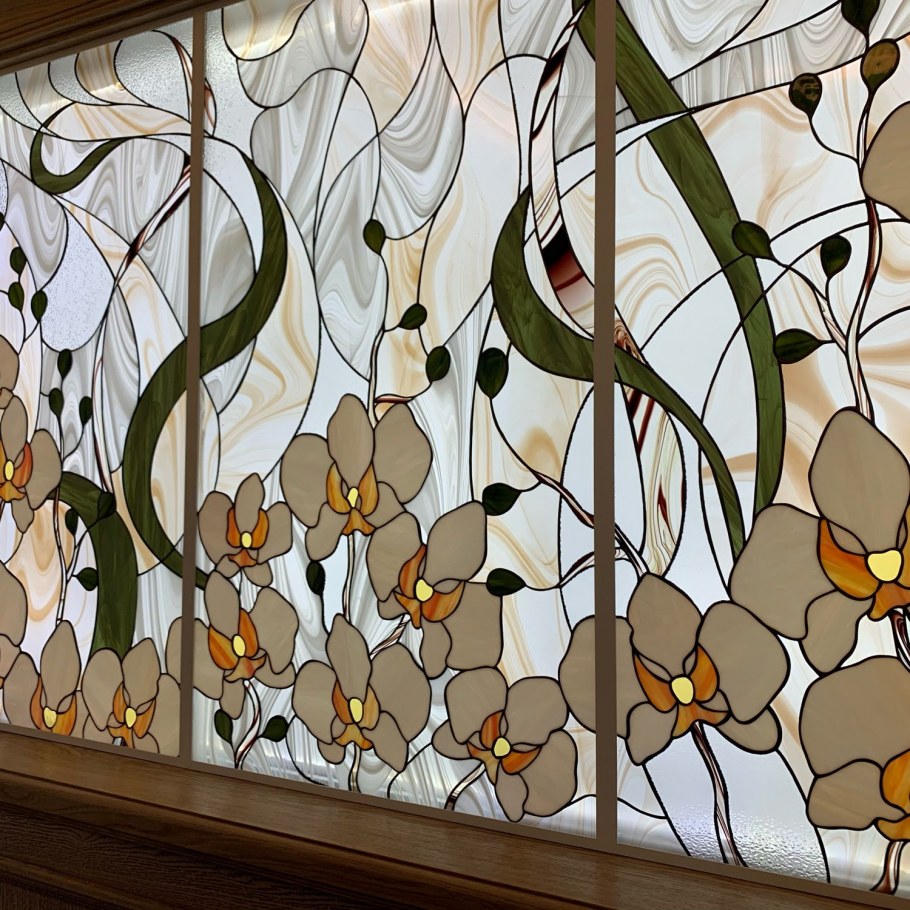 Кафе с витражными окнами