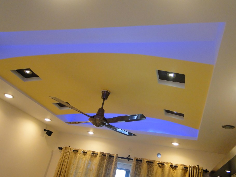 Потолок с подсветкой классика