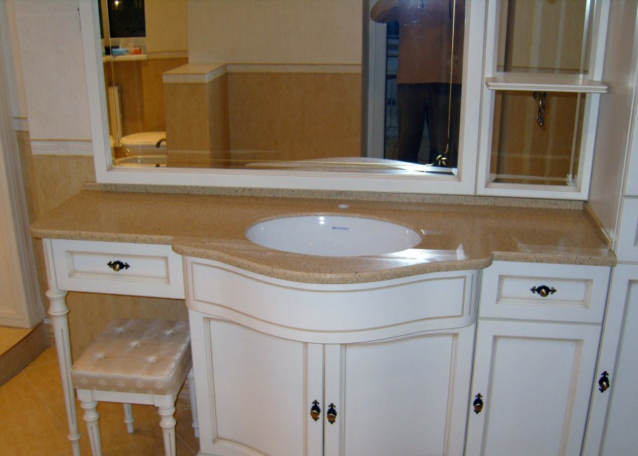 Столешница с раковиной из искусственного камня