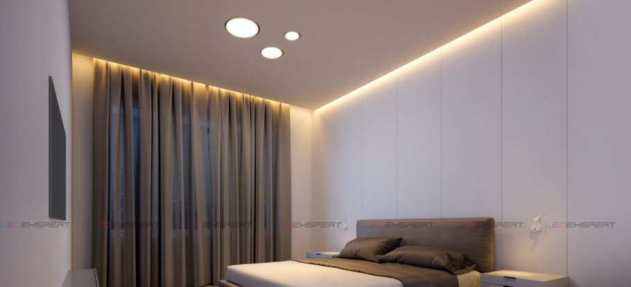 Потолочный плинтус с подсветкой в гостиной