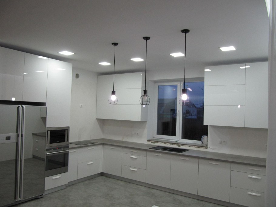 Глянцевые кухни