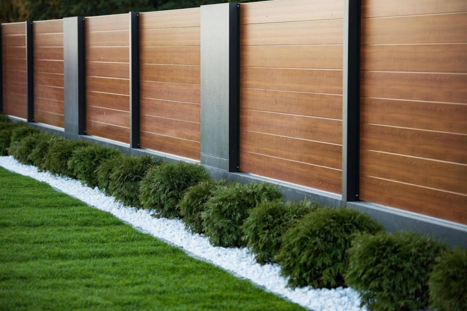 Забор из дерева