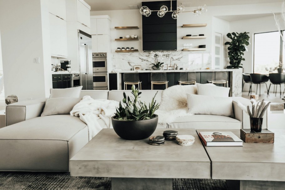 Кухни-столовые в стиле гламур