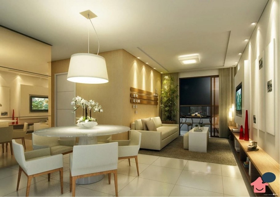 В гостиной естественное освещение