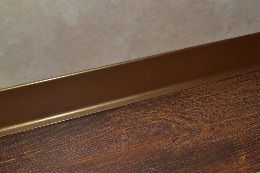 Плинтус Корнер lb 37