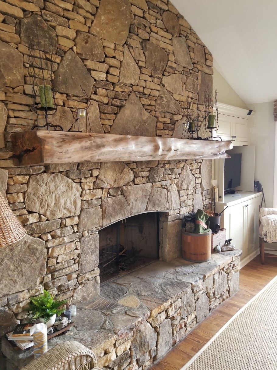 Отделка диким камнем