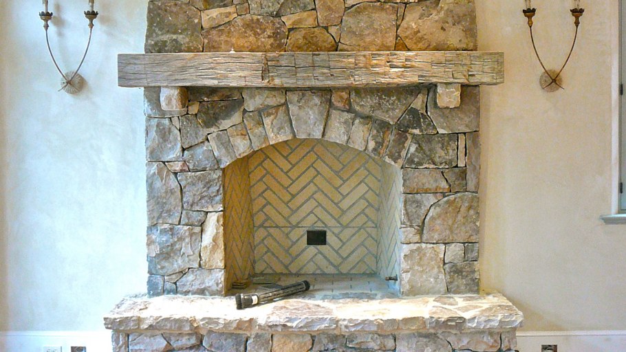 Старинный камин