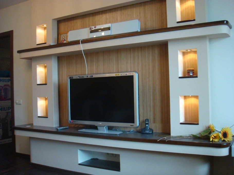 Телевизор в интерьере гостиной