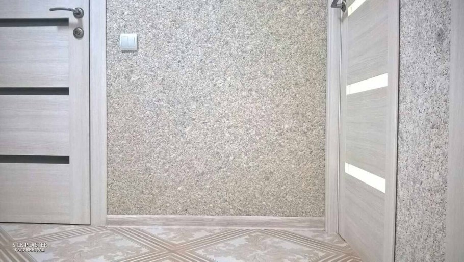 Жидкие обои в коридоре