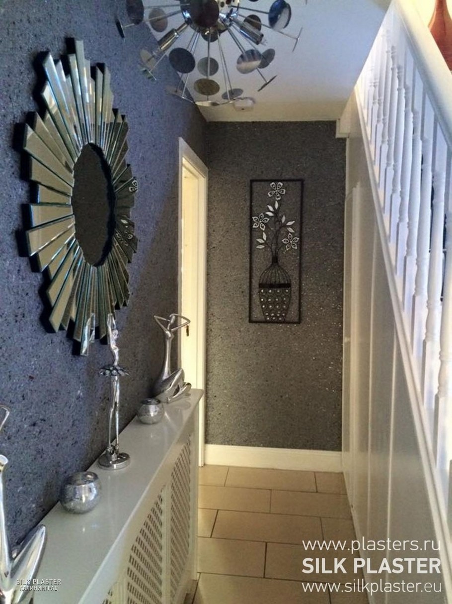 Жидкие обои в интерьере прихожей