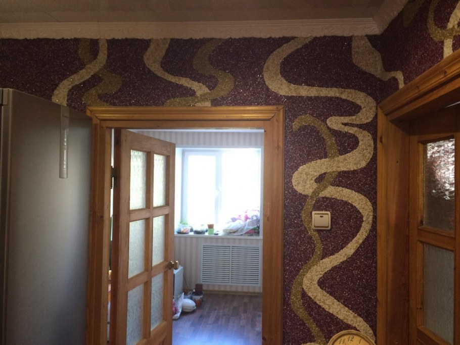 Жидкие обои в коридоре