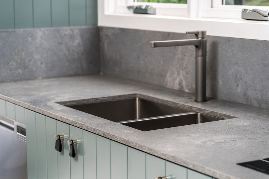 Бурбонне 9005 кварцевый агломерат