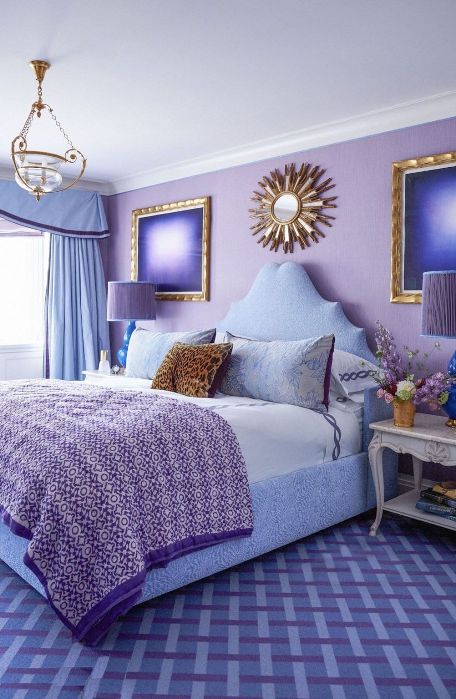 Сиреневый цвет в интерьере спальни