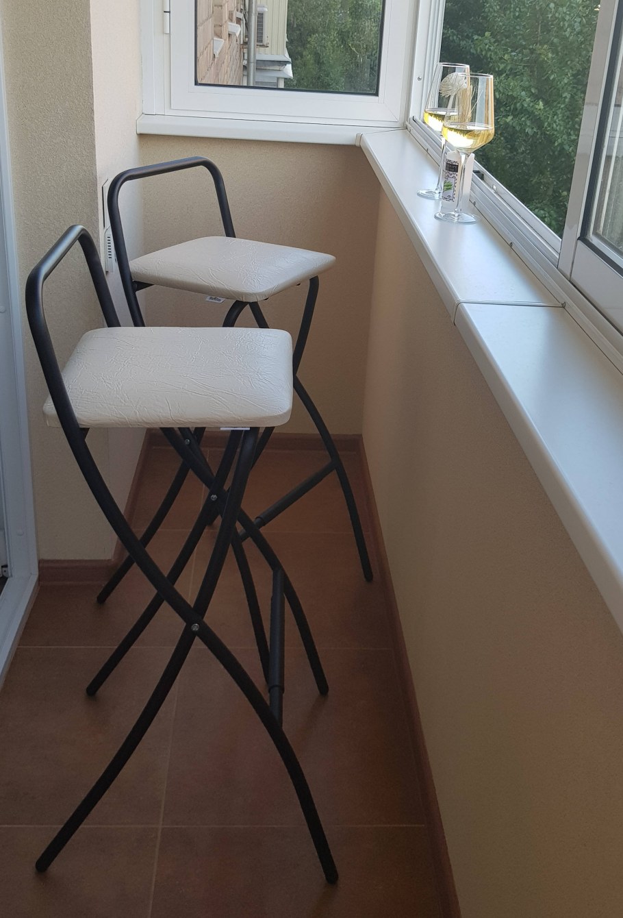 Стул барный складной Sheffilton SHT-s46 беж / черный муар