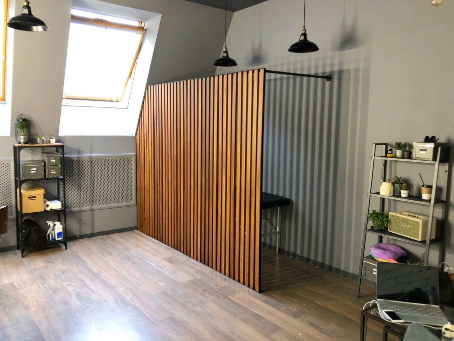 Перегородка из деревянных реек