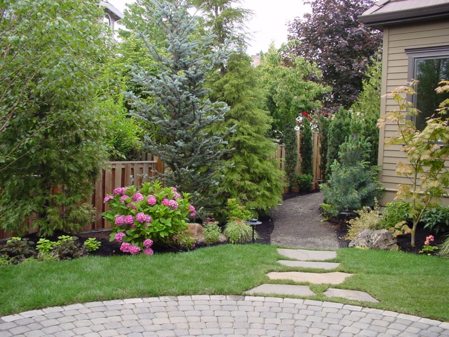 Входная зона частного дома крыльцо