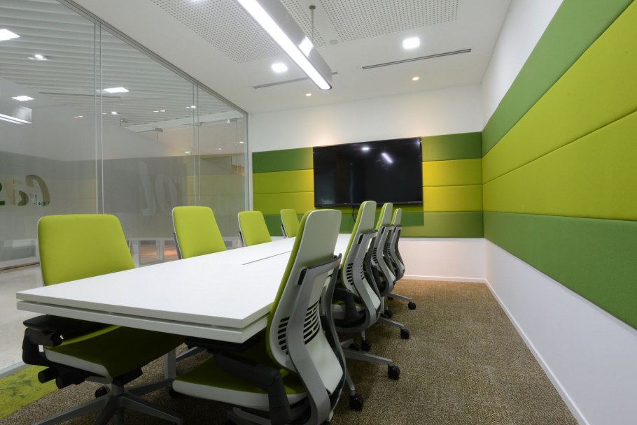 Зеленые стены в офисе