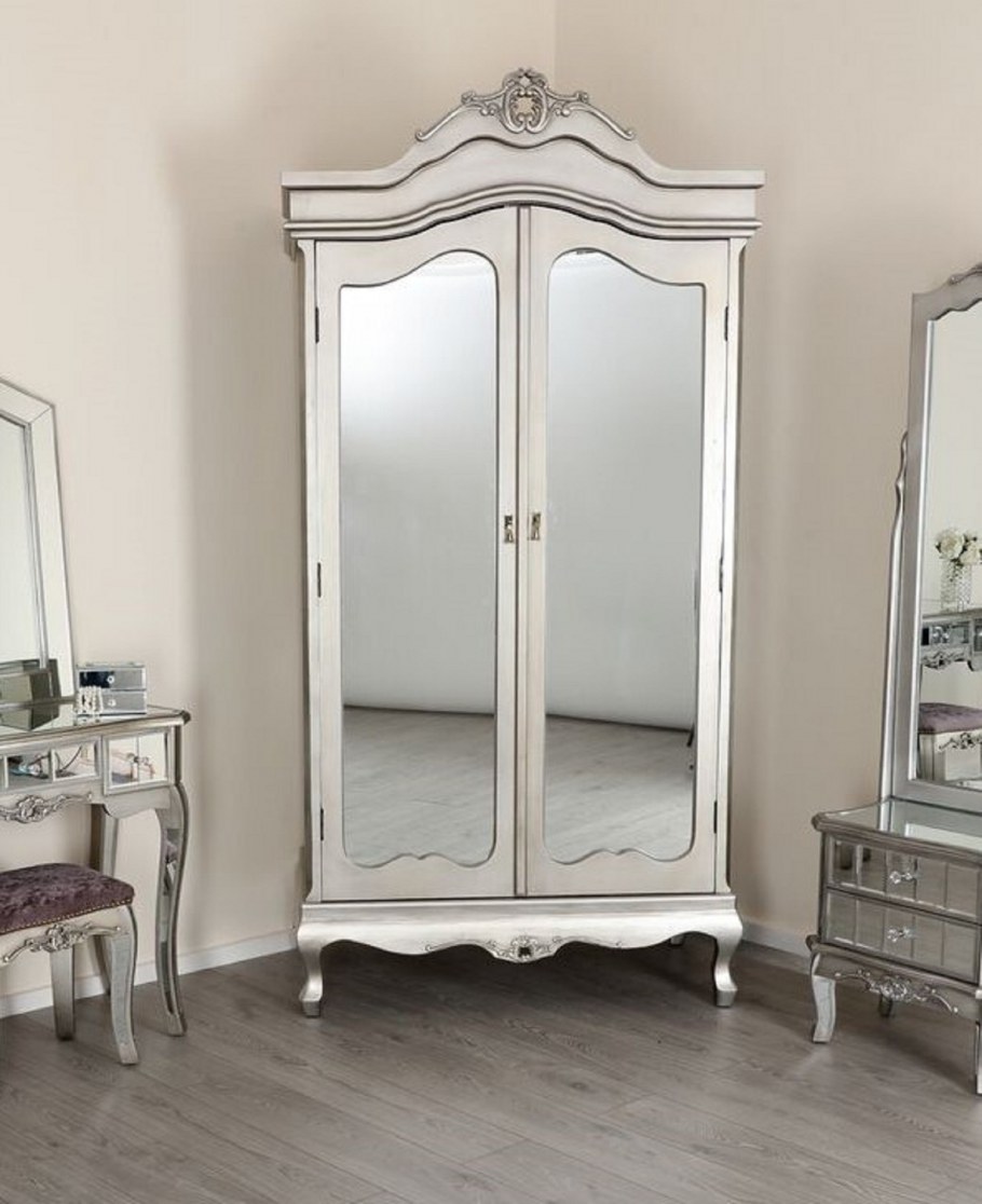 Шкаф в стиле Прованс