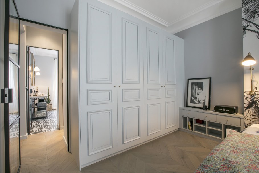 Шкаф во французском стиле