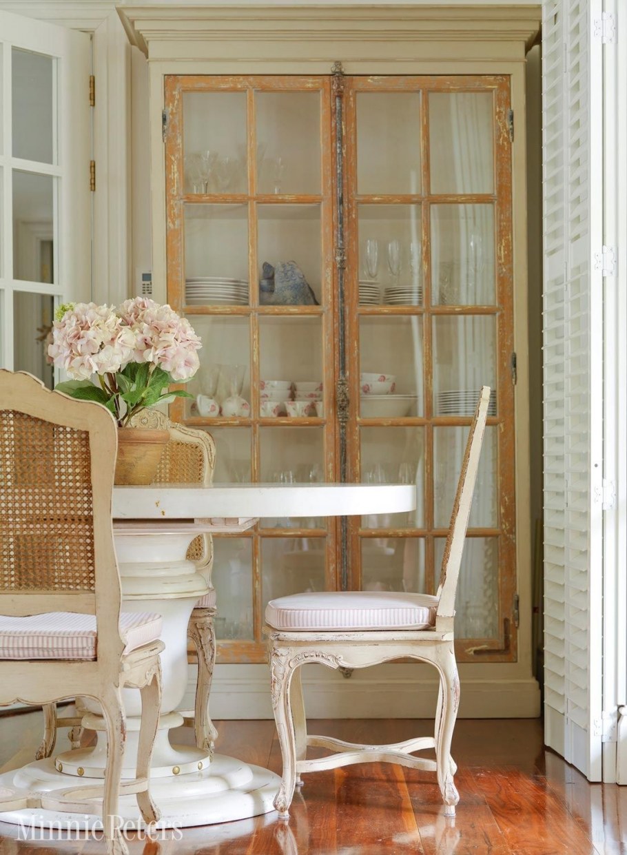 Шкаф в интерьере