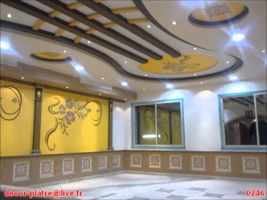 Потолки декорированные молдингом