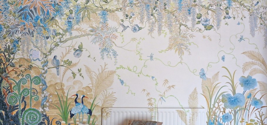 Свисающие сиреневые цветы