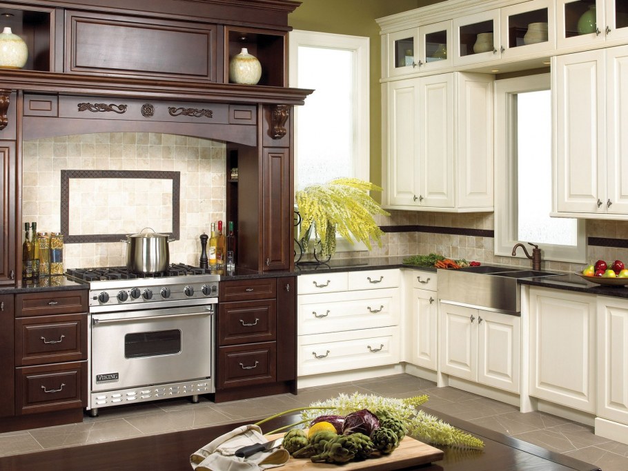 Двухцветные классические кухни