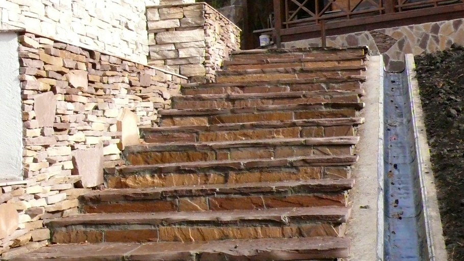 Камень песчаник ступени