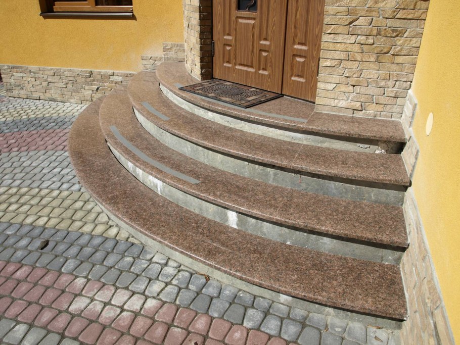 Скала из архитектурного бетона