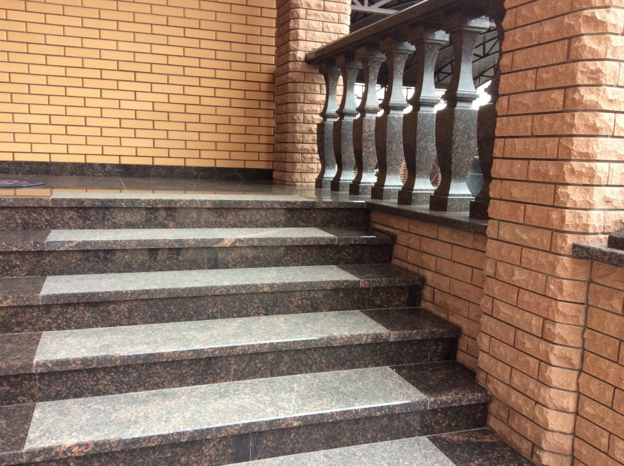 Ступеньки из натурального камня