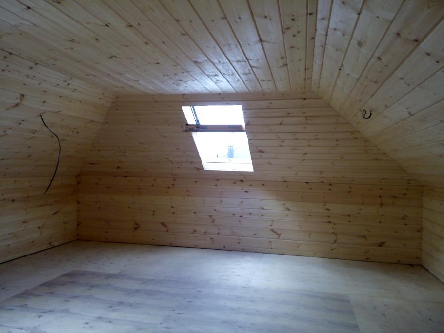 Спальня для гостей на мансарде