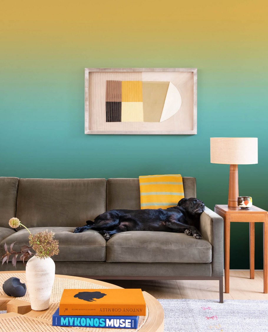 Яркий ковер в интерьере