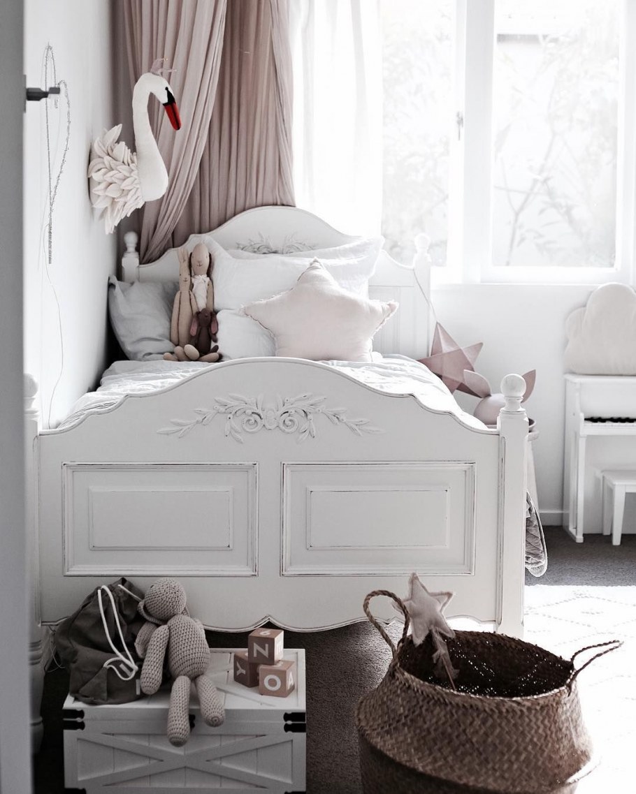 Белая спальня для девочки