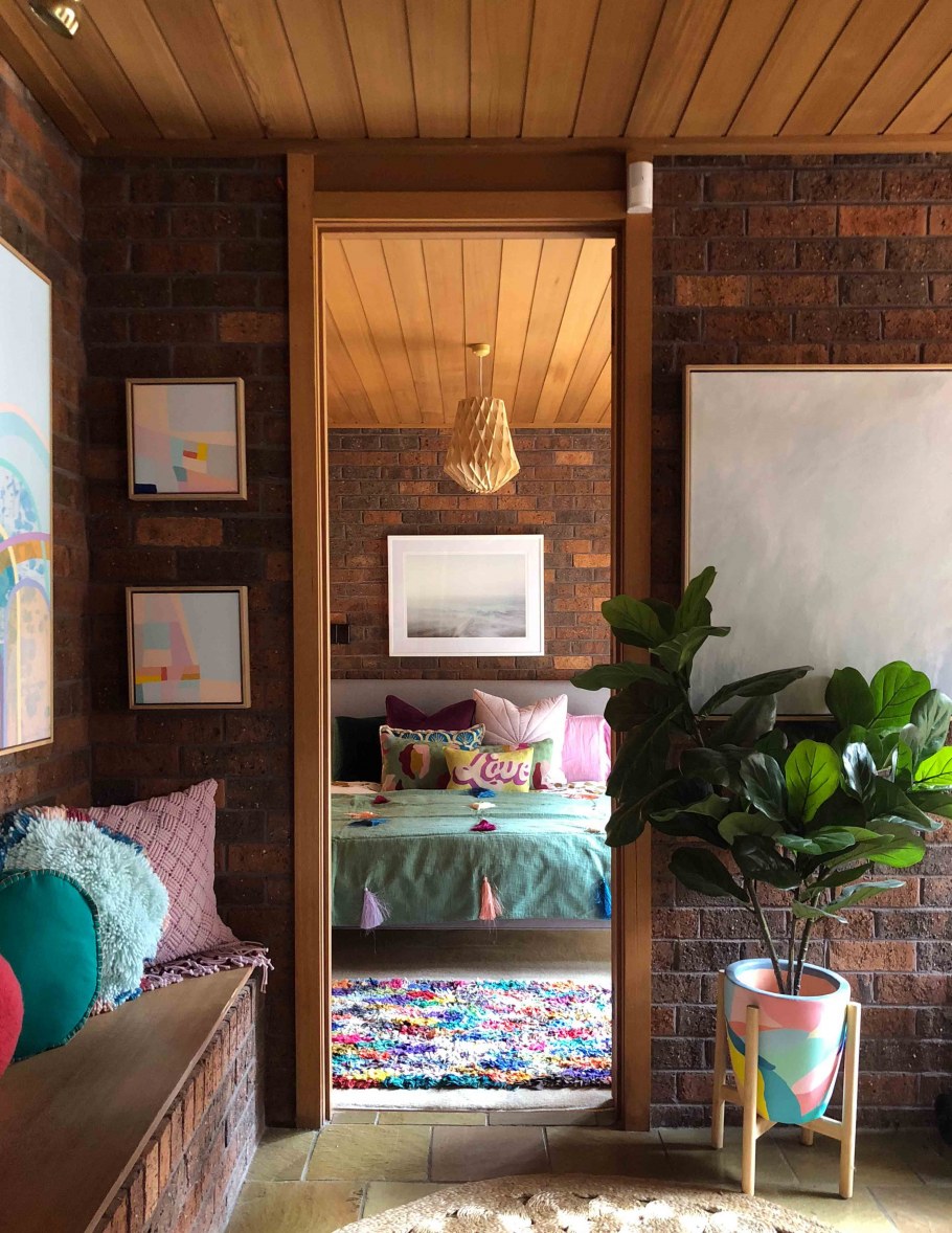 Зонирование комнаты в дачном доме