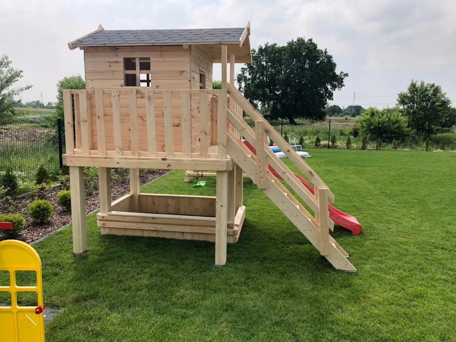 Детский домик с песочницей для дачи