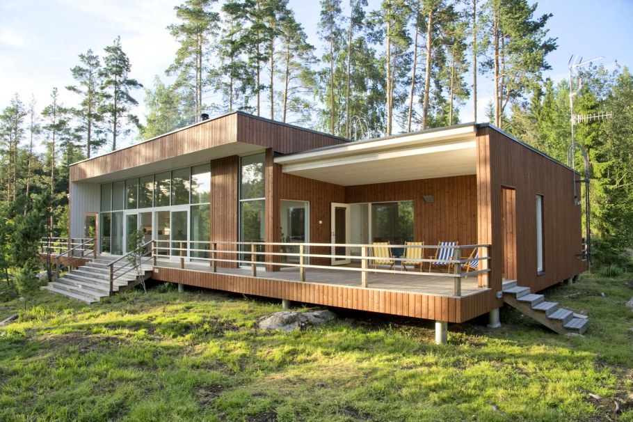 Деревянный дом с плоской крышей