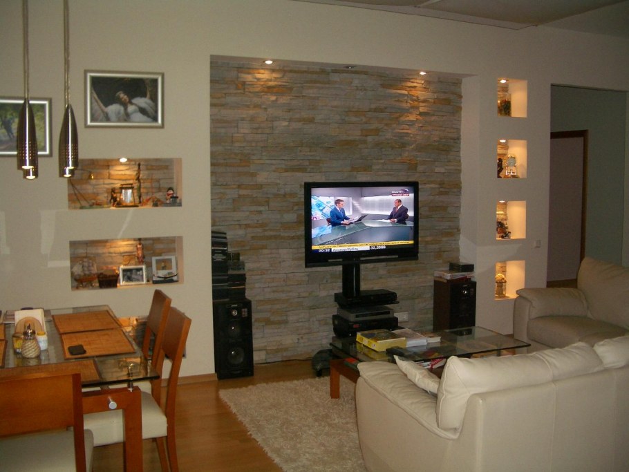 Гостиные с выступом на стене