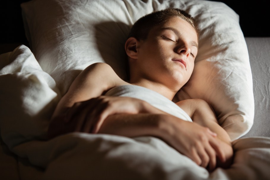 Мальчик в постели