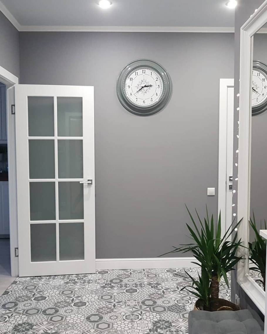 Темный пол светлые стены