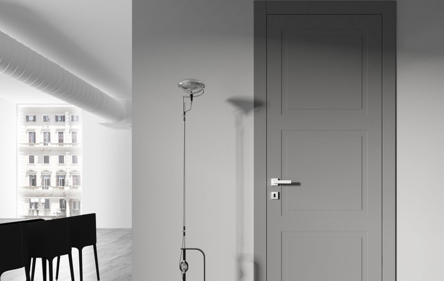 Серые стены светлый пол