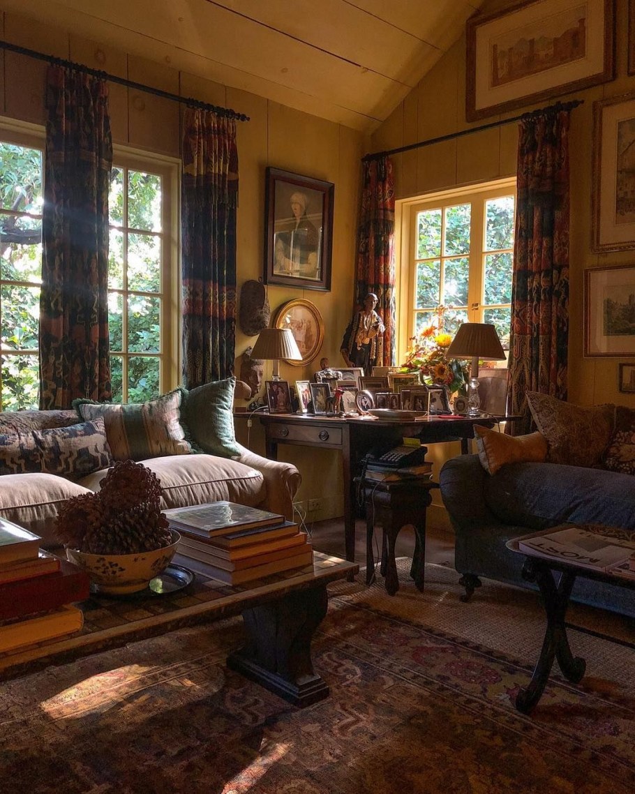 Английский домик внутри