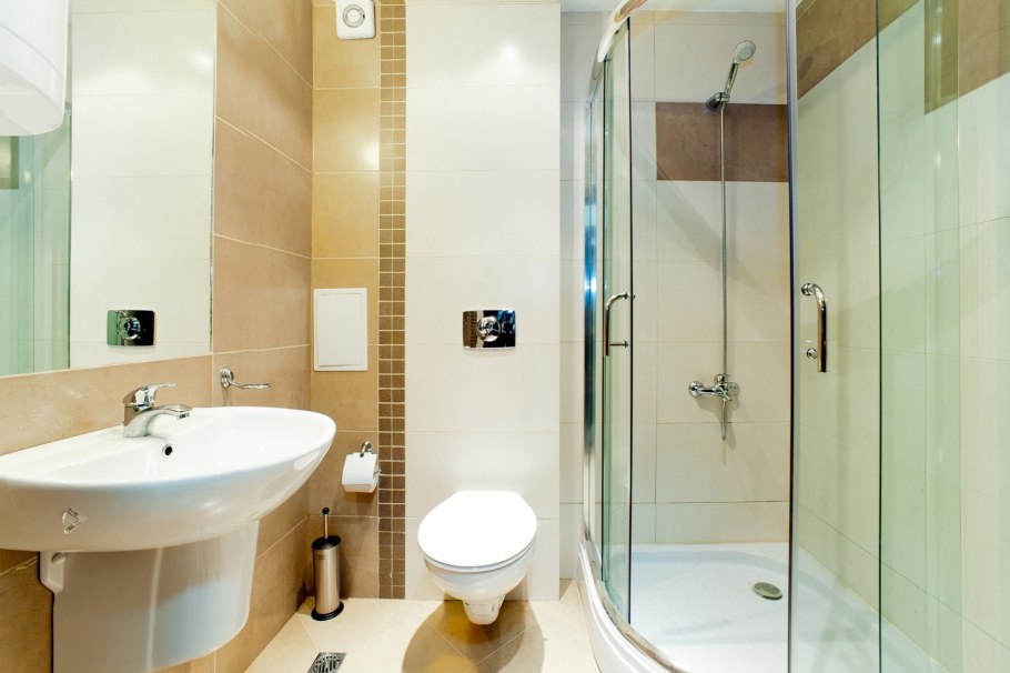 Санузел с душевой в частном доме