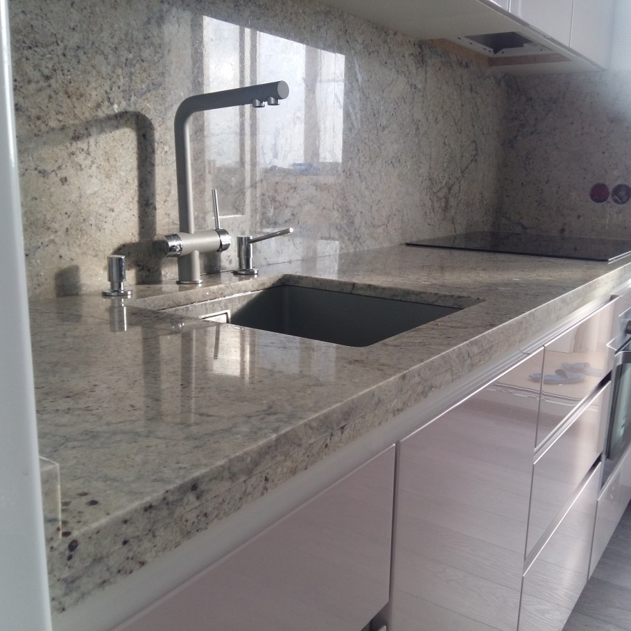 Аляска Вайт столешница гранит